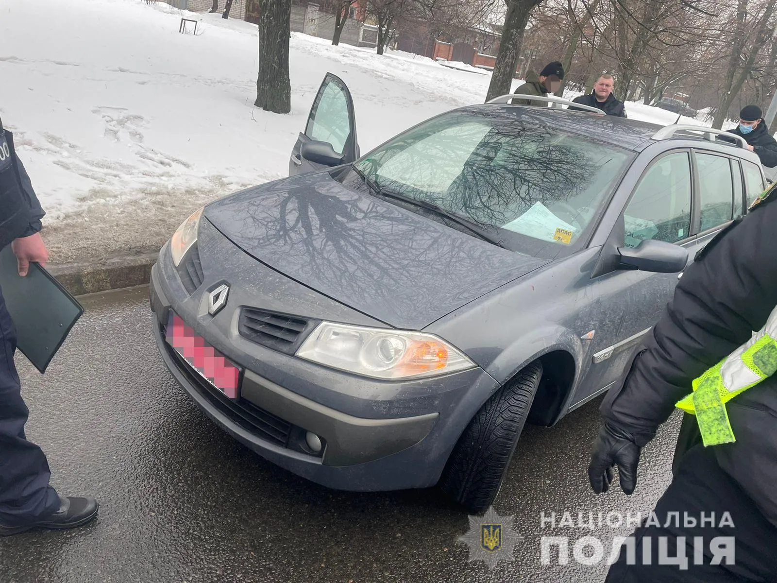 Чоловіки вийшли з авто посеред дороги та побили водія маршрутки