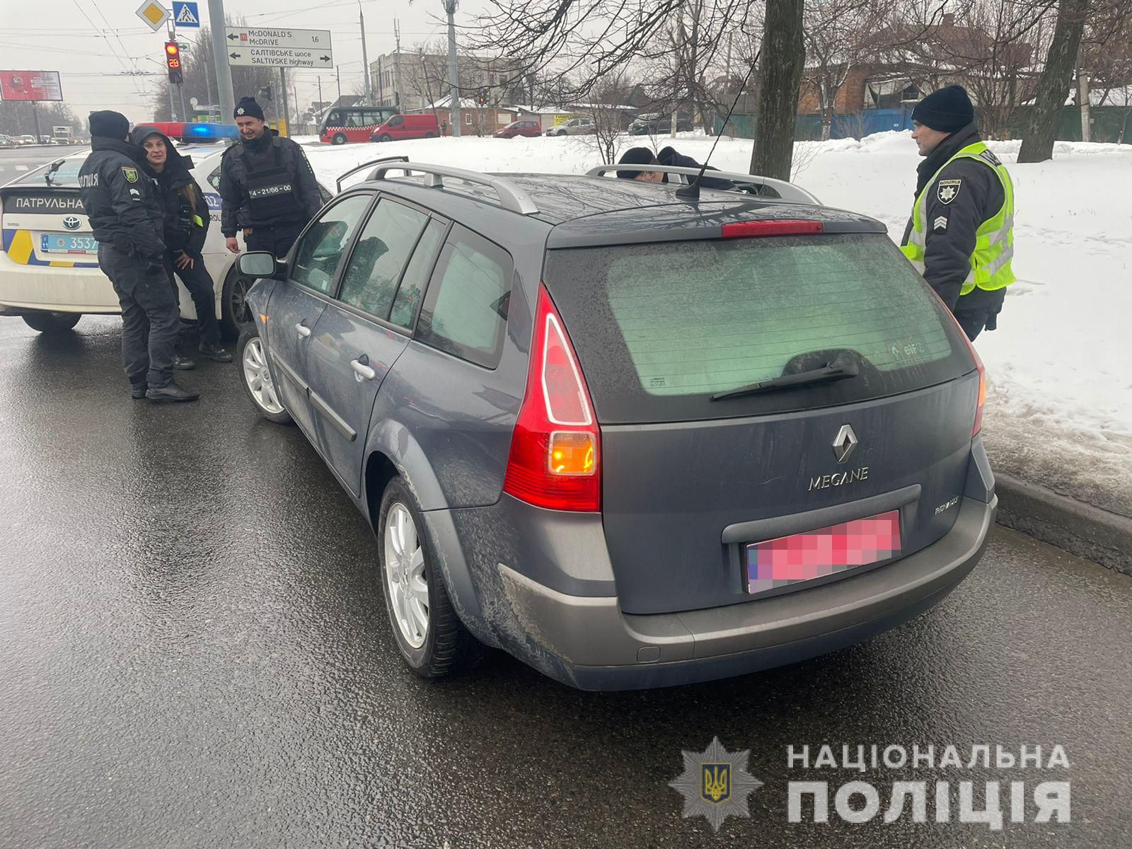 В Харькове мужчины вышли из авто посреди дороги и избили водителя маршрутки В Харькове мужчины вышли из авто посреди дороги и избили водителя маршрутки