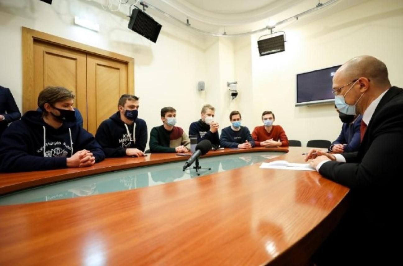 Уряд не втручається у внутрішні справи вишів, – Шмигаль зустрівся зі студентами Могилянки - Україна новини - Освіта