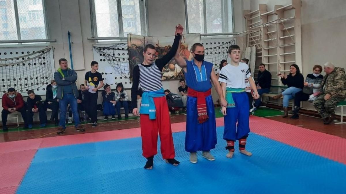 Военный лицеист из Одессы показал невероятное мастерство на чемпионате по боевому гопаку