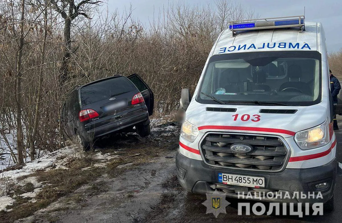 Винуватець ДТП покинув розтрощене авто біля Одеси і втік