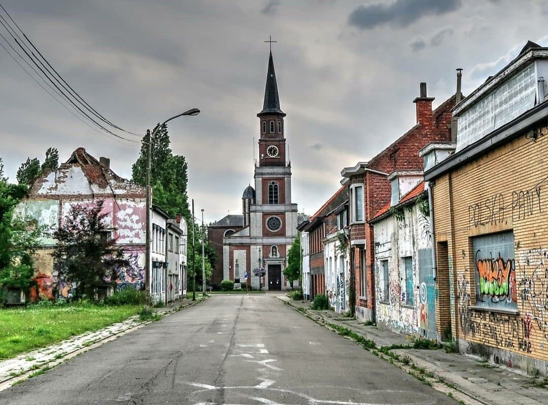 У бельгійському місті-привиді почнуть продавати нерухомість, яка простоювала роками