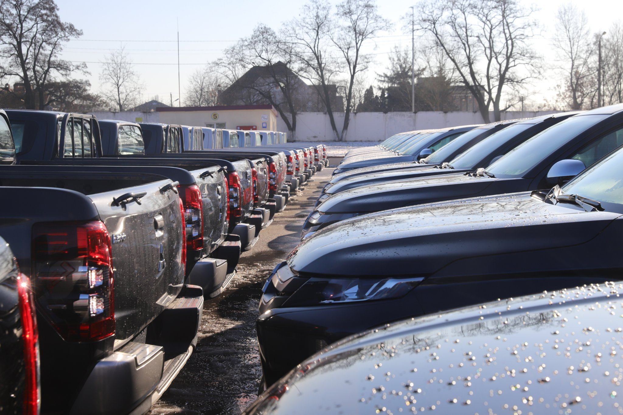 США передали украинским пограничникам 40 внедорожников США передали украинским пограничникам 40 внедорожников