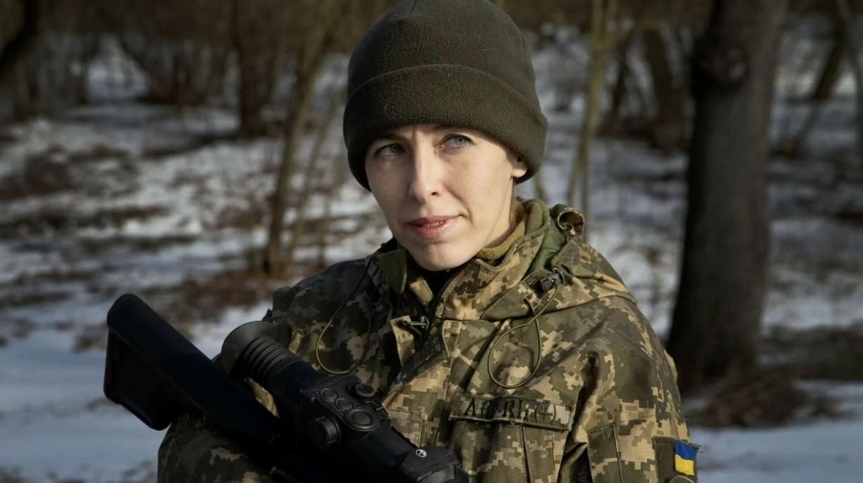 Офіцерка Білозерська розповіла, як застрелила 3 бойовиків на війні: відео моменту пострілу - Україна новини - 24 Канал