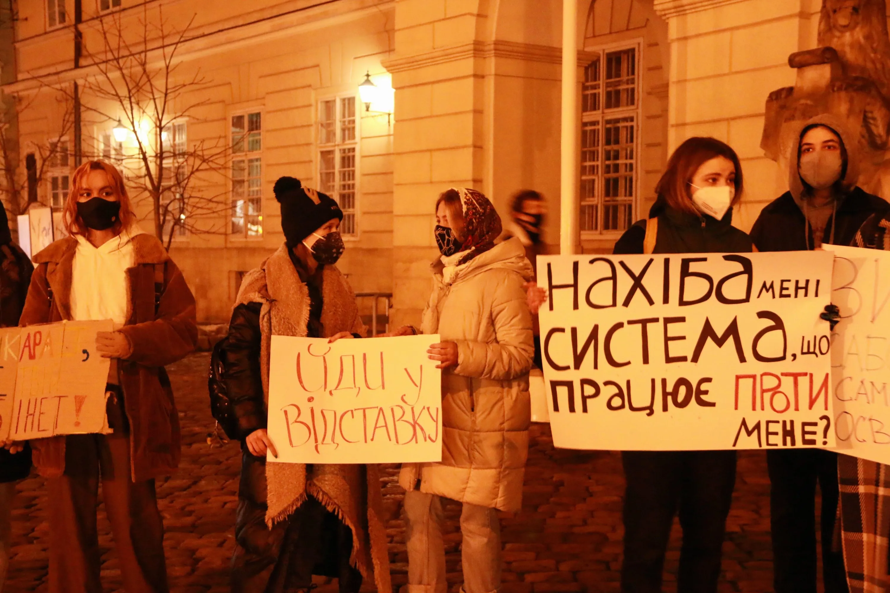 Шкарлет, МОН, акція, студенти Шкарлет, МОН, акція, студенти
