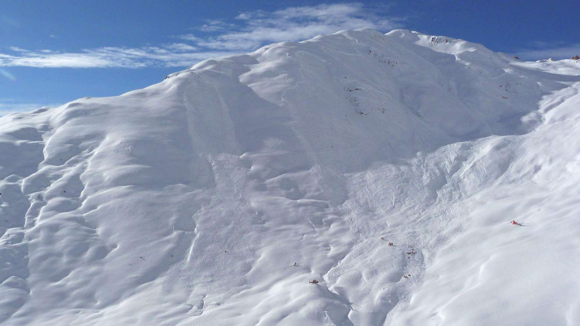 В горах Австрии под снежной лавиной погибли 5 человек