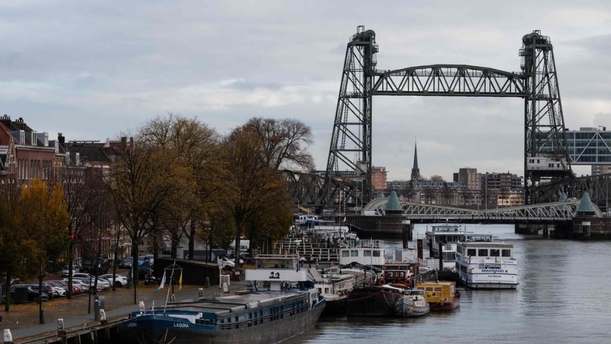 "Ще не вирішили": мер Роттердаму прокоментував демонтаж історичного моста заради яхти Безоса - Бізнес