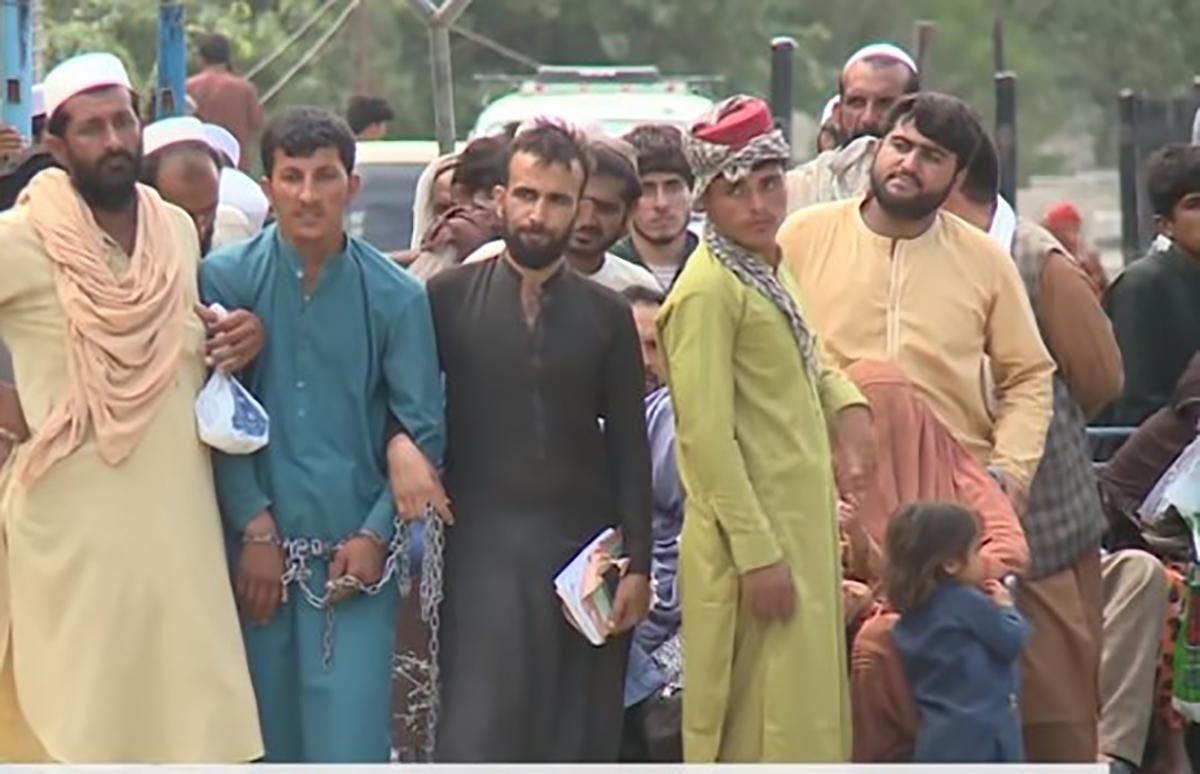 В Пакистане повстанцы атаковали военные посты, есть погибшие В Пакистане повстанцы атаковали военные посты, есть погибшие
