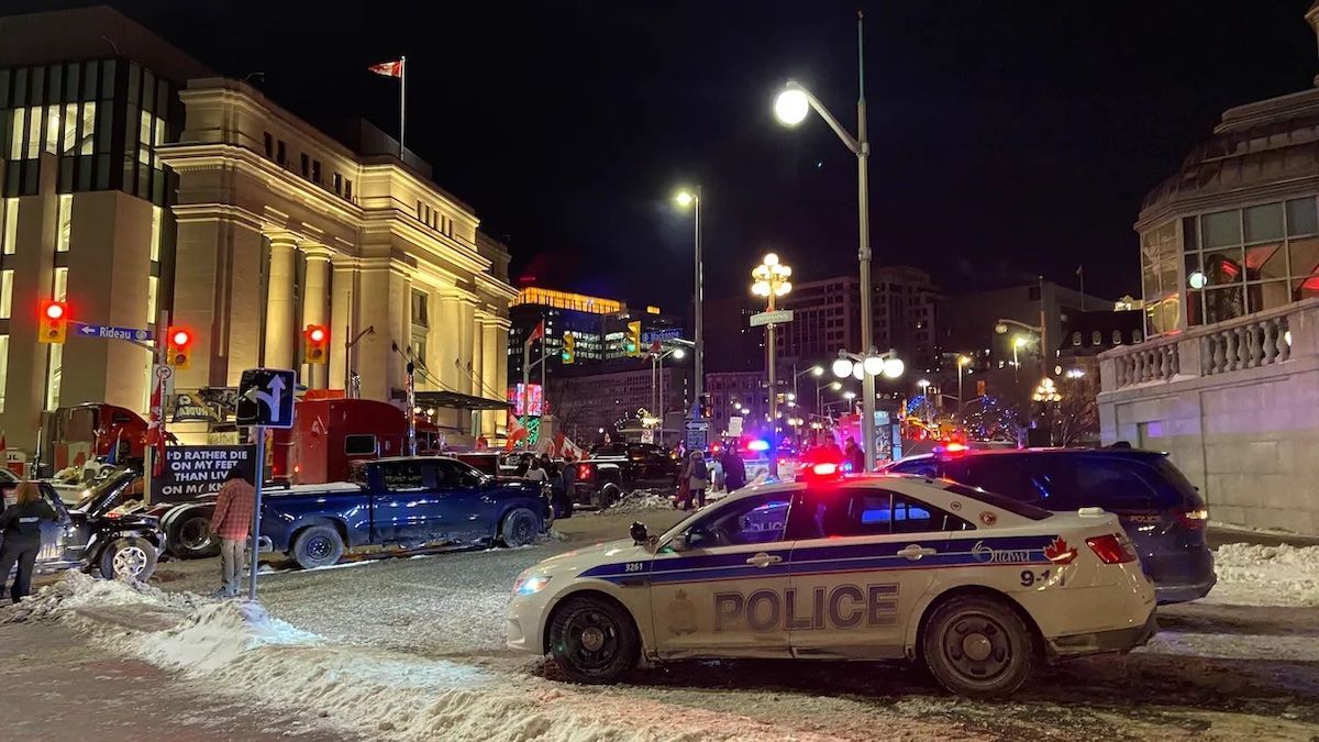 Протесты дальнобойщиков в Канаде: в Оттаве ввели чрезвычайное положение - 24 Канал