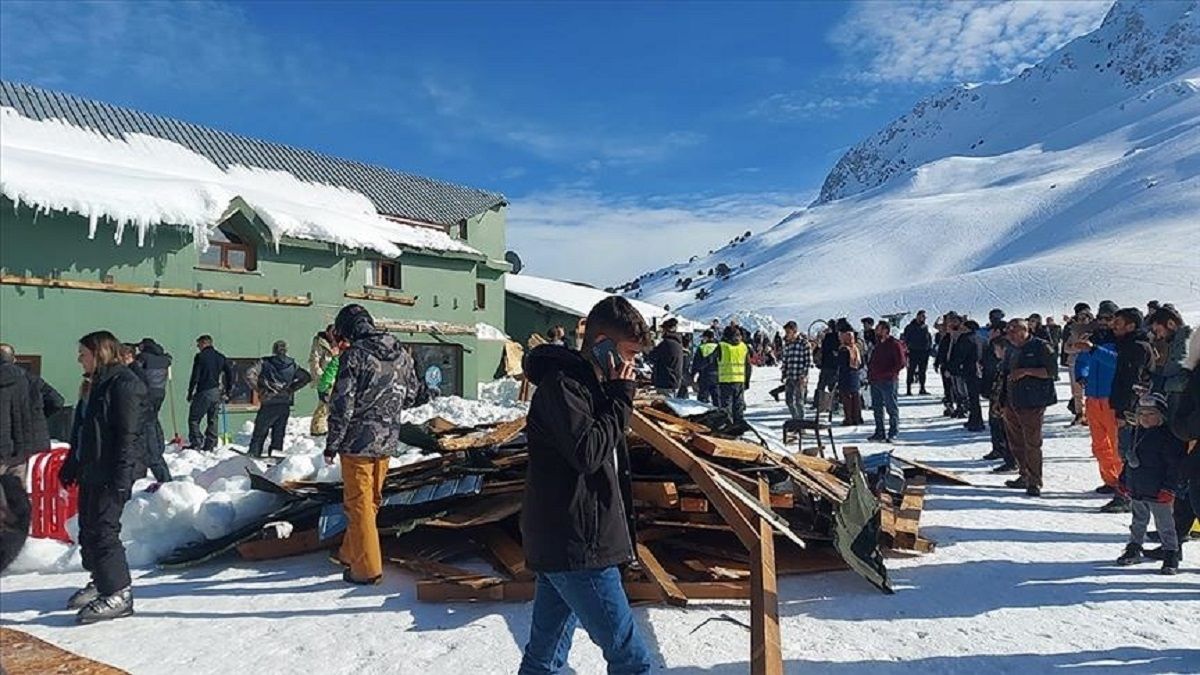В Турции из-за снежного обвала пострадали туристы