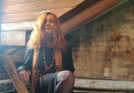 У Росії звільнили вчительку, яка читала учням вірші репресованих поетів: подробиці скандалу