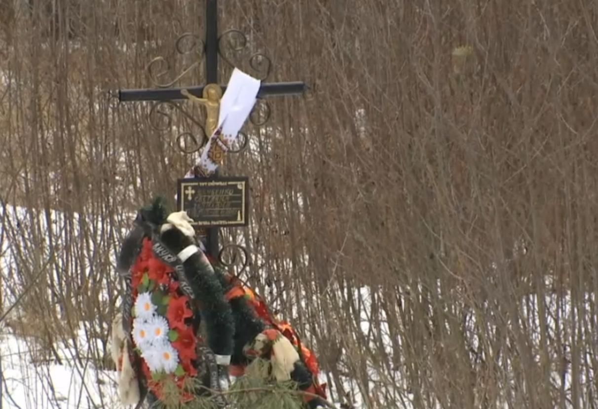 Викинули хрест: на Київщині невідомі знищили могилу пенсіонерки - Кримінальні новини України - Київ Викинули хрест: на Київщині невідомі знищили могилу пенсіонерки - Кримінальні новини України - Київ