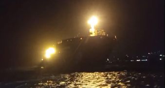 Экокатастрофы не произошло: возле Ливана попал в аварию танкер, который вез мазут