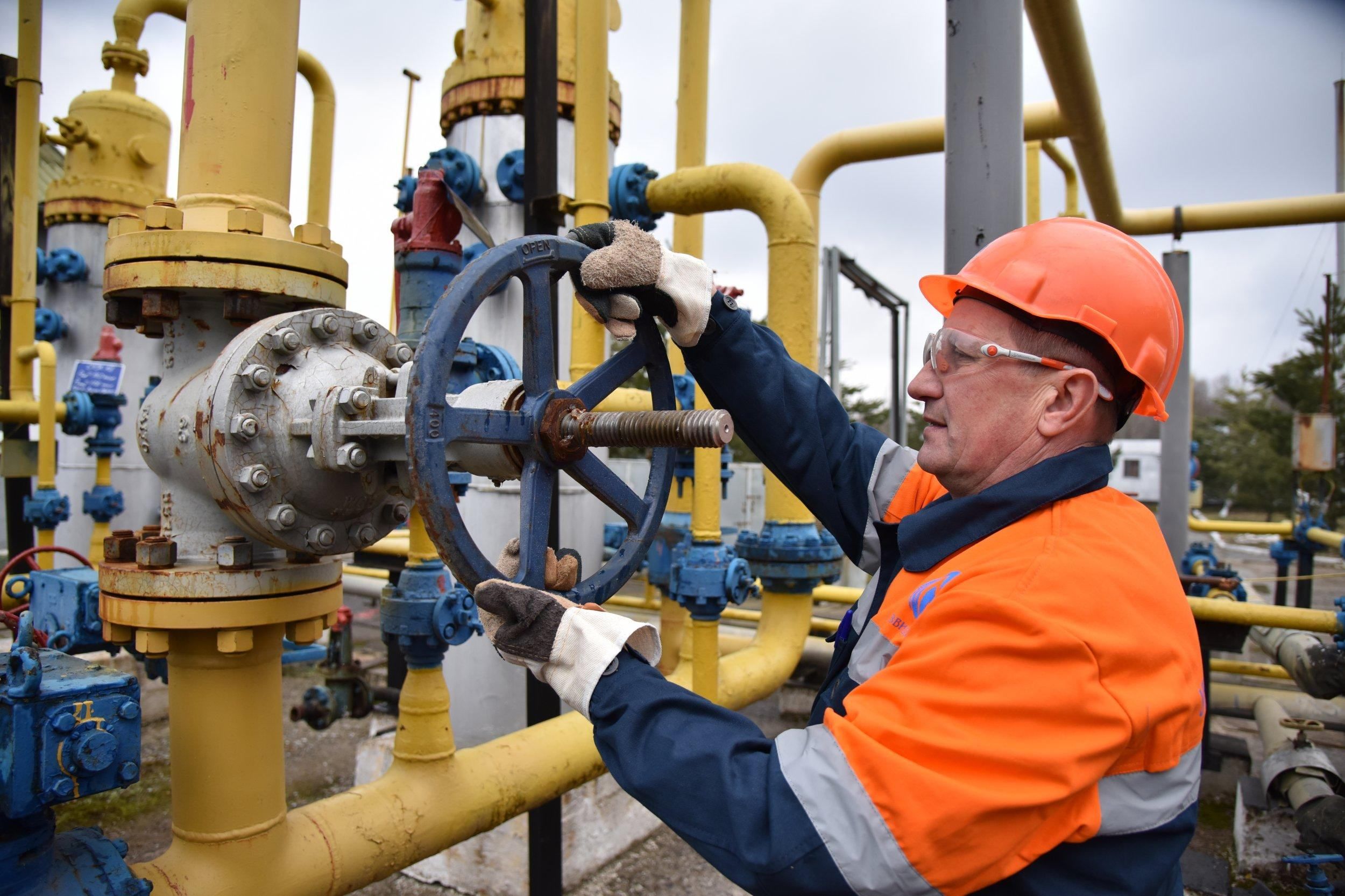 "Газпром" у січні зменшив транзит газу через Україну на майже 60% - Економічні новини України - Економіка