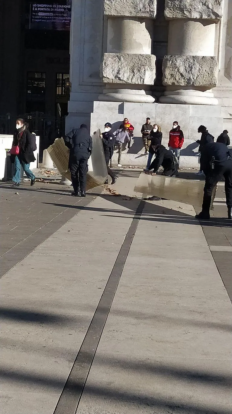 Вітер наробив біди в Мілані Вітер наробив біди в Мілані