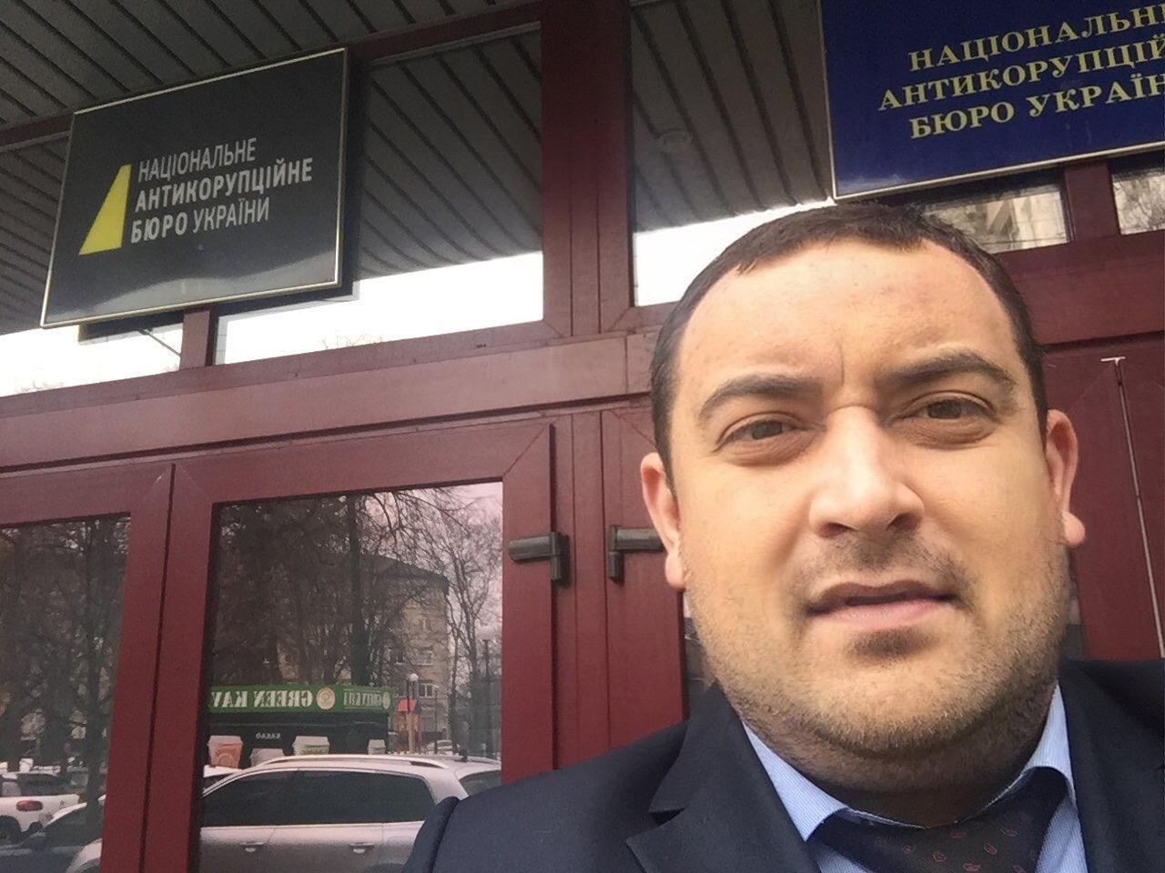 Толкнул и повалил на землю представителя НАБУ: Кузьминых со скандалом покинул суд