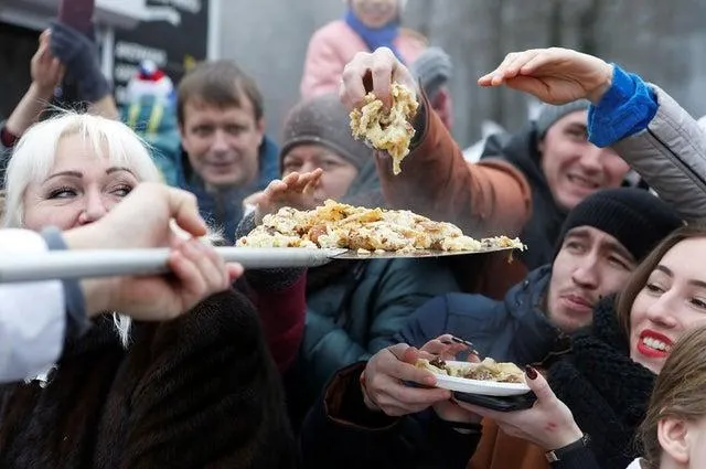 Россия, голод, блины с лопаты, россияне, пропаганда Россия, голод, блины с лопаты, россияне, пропаганда