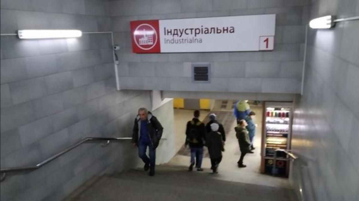 Біля Харківського метро сталося підтоплення: де пасажирам очікувати на тимчасові незручності - Україна новини - Харків Біля Харківського метро сталося підтоплення: де пасажирам очікувати на тимчасові незручності - Україна новини - Харків