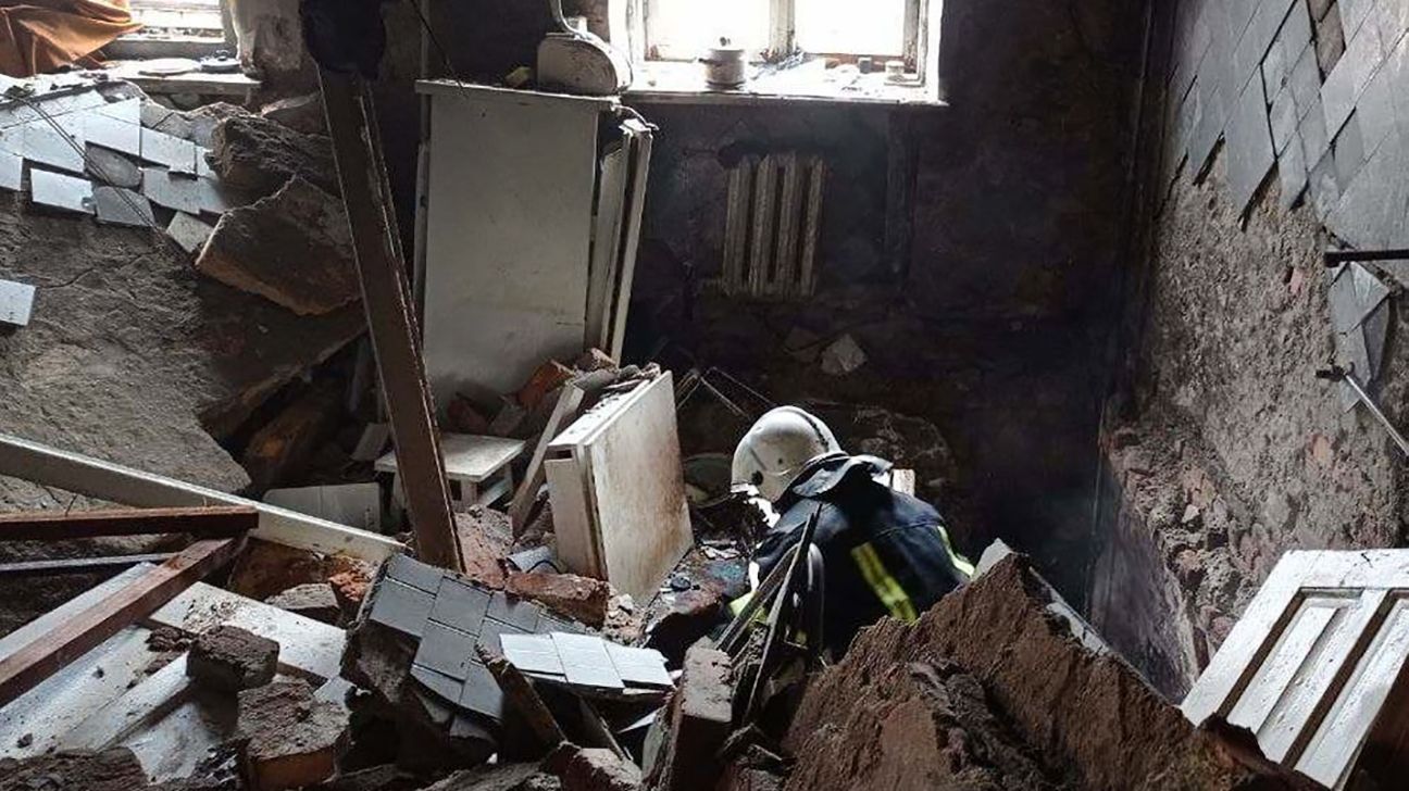 Вибух у домі на Хуторському в Одесі: мешканців відмовляються розселяти – відео зустрічі з владою - Одеса Вибух у домі на Хуторському в Одесі: мешканців відмовляються розселяти – відео зустрічі з владою - Одеса