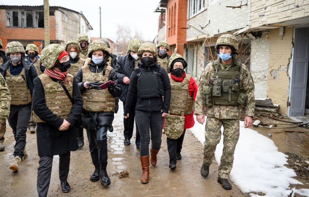 "Война посреди Европы": глава МИД Германии приехала на Донбасс "Война посреди Европы": глава МИД Германии приехала на Донбасс