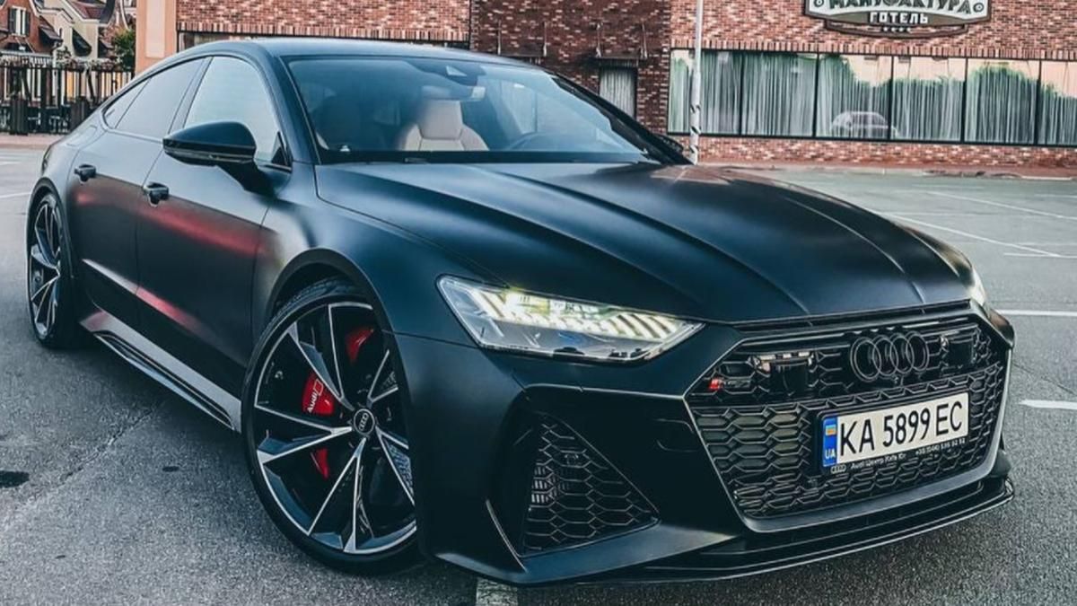 Известный блогер решил погонять по Киеву, но разбил элитный автомобиль: видео ДТП Известный блогер решил погонять по Киеву, но разбил элитный автомобиль: видео ДТП