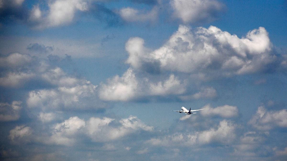 Украинский суд арестовал еще 14 российских самолетов за полеты в оккупированный Крым Украинский суд арестовал еще 14 российских самолетов за полеты в оккупированный Крым