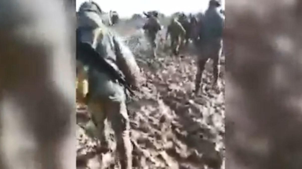 "Воевать уже поздно": российские военные у границ Украины застряли в болоте – эпическое видео