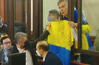Саакашвілі на суді заспівав гімн України: зворушливе відео