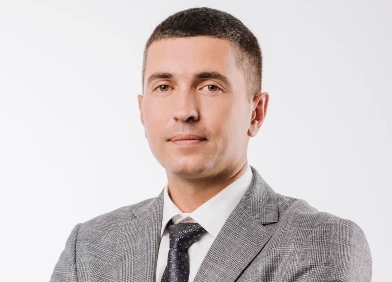 Глава Дрогобычской РГА спас мужчину, который едва не утонул в бассейне Глава Дрогобычской РГА спас мужчину, который едва не утонул в бассейне