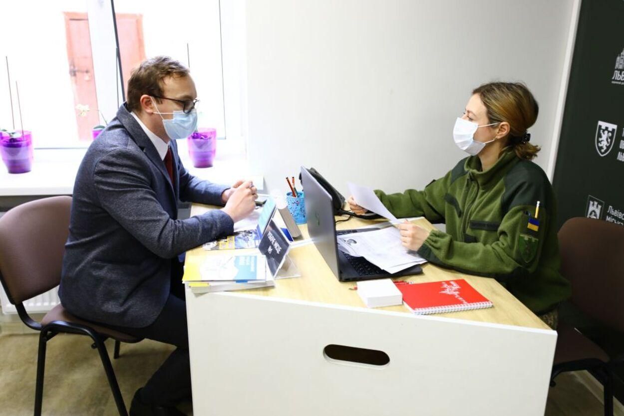 У Львові відкрили центр рекрутингу тероборони: як подати заявку на вступ до лав ЗСУ - Новини Львова - Львів У Львові відкрили центр рекрутингу тероборони: як подати заявку на вступ до лав ЗСУ - Новини Львова - Львів