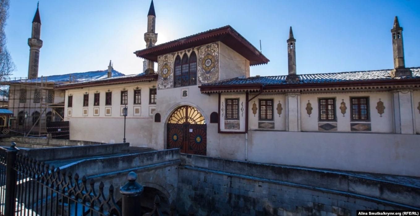 Корпус Ханського палацу в Бахчисараї дав тріщину після "реставрації" з боку окупантів - Новини Росії і України - 24 Канал Корпус Ханського палацу в Бахчисараї дав тріщину після "реставрації" з боку окупантів - Новини Росії і України - 24 Канал