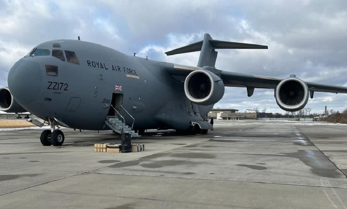 В Україну прибула ще одна партія військової допомоги від Британії - Україна новини - 24 Канал В Україну прибула ще одна партія військової допомоги від Британії - Україна новини - 24 Канал