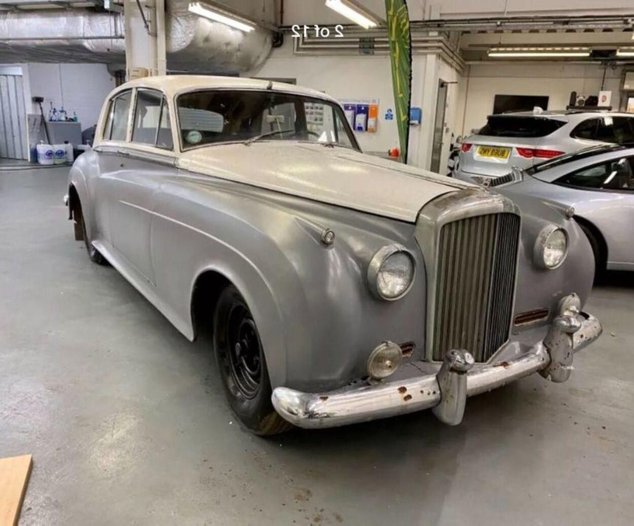 Львовянин выставил на продажу раритетные Bentley и Rolls-Royce: интересные фото Львовянин выставил на продажу раритетные Bentley и Rolls-Royce: интересные фото