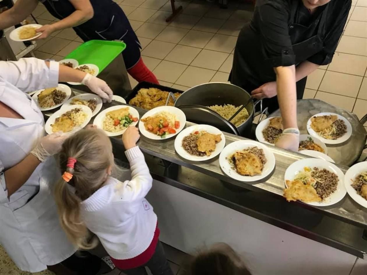 Скільки разів в школі повинні годувати учнів та яким має бути харчування: роз’яснення - Україна новини - Освіта