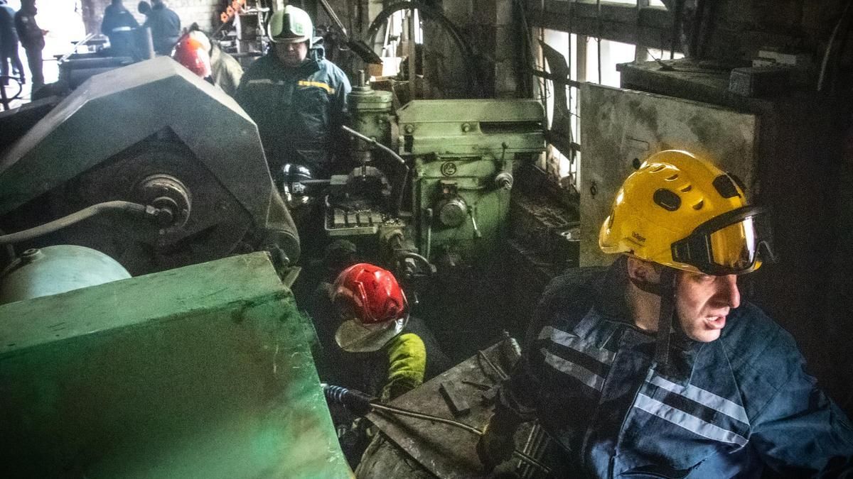 На Выдубичах в Киеве станок насмерть раздавил коммунальщика