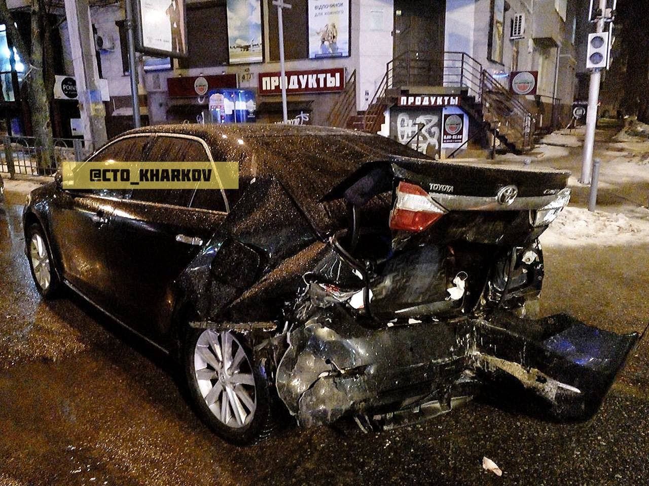 Потрійна ДТП біля Сумського ринку в Харкові: Honda протаранила авто водія Сергія Бабкіна - Кримінальні новини України - Харків Потрійна ДТП біля Сумського ринку в Харкові: Honda протаранила авто водія Сергія Бабкіна - Кримінальні новини України - Харків