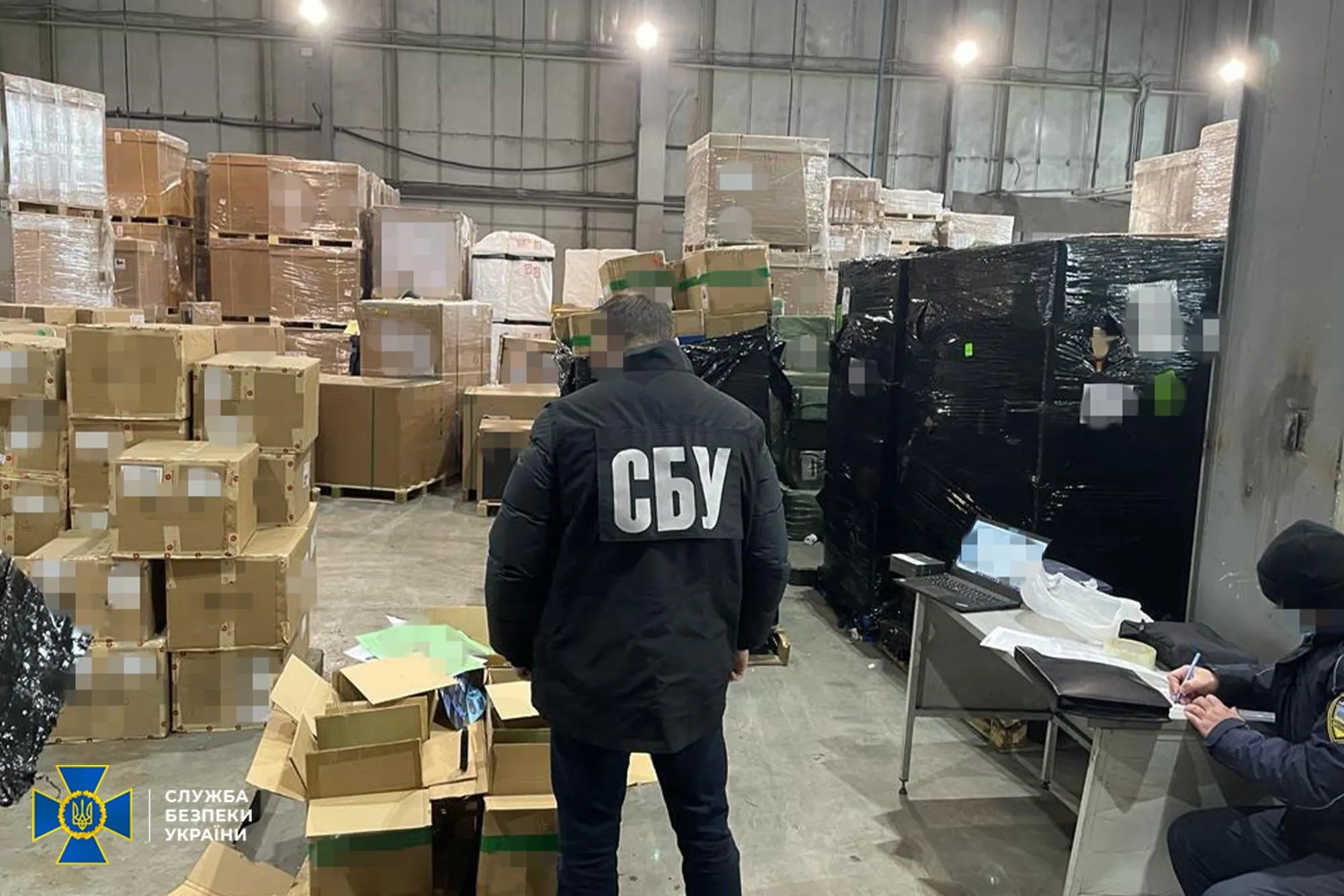 у Борисполі вилучили рекордну партію контрабандних е-цигарок у Борисполі вилучили рекордну партію контрабандних е-цигарок