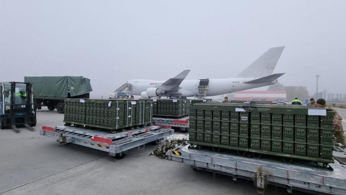 Другий літак за день: ще 80 тонн військової допомоги прилетіли зі США - Україна новини - 24 Канал