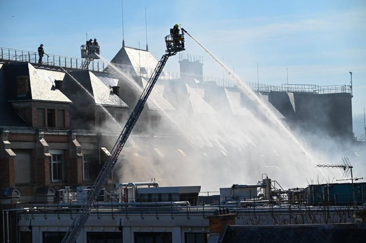 У Франції спалахнула фабрика з виробництва грошей: є постраждалі - 24 Канал