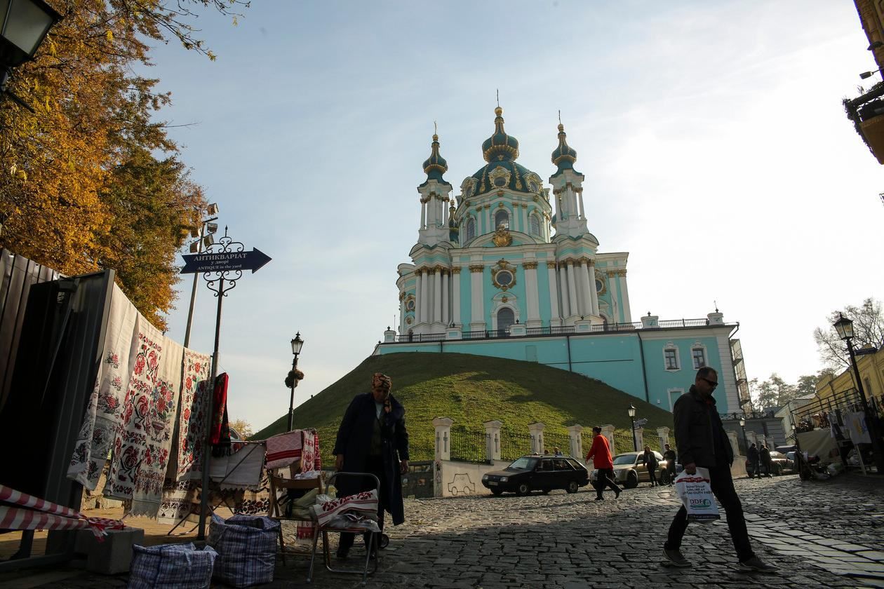 На Андріївському узвозі можуть заборонити стихійну торгівлю - Новини Київ - Київ На Андріївському узвозі можуть заборонити стихійну торгівлю - Новини Київ - Київ