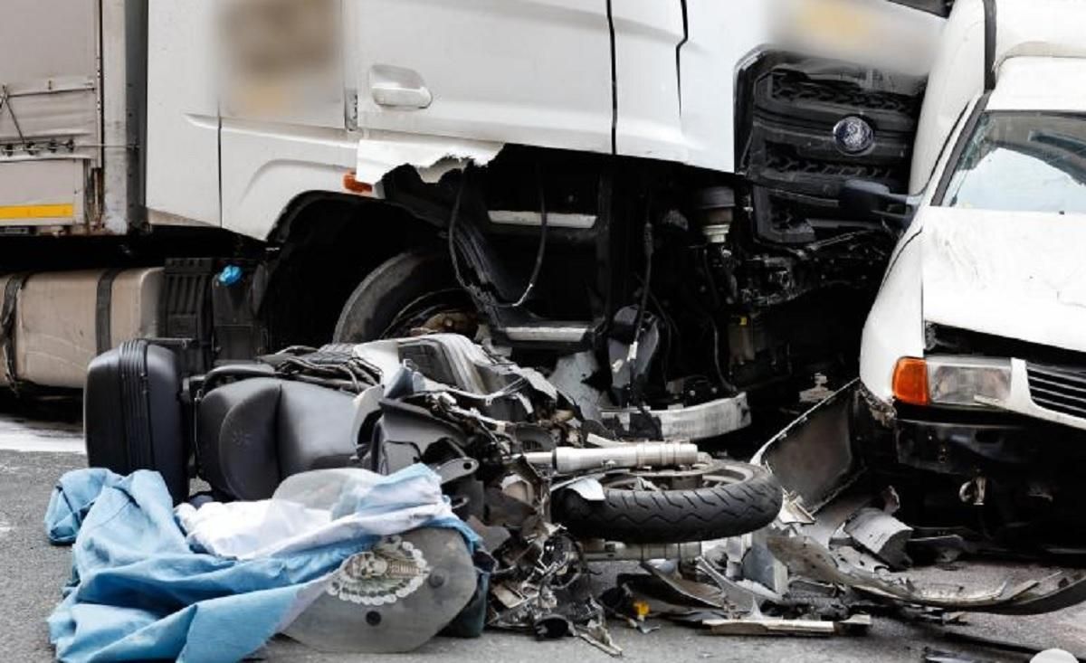 Протаранив понад 30 авто: у Німеччині п'яний водій влаштував масштабну ДТП - 24 Канал Протаранив понад 30 авто: у Німеччині п'яний водій влаштував масштабну ДТП - 24 Канал