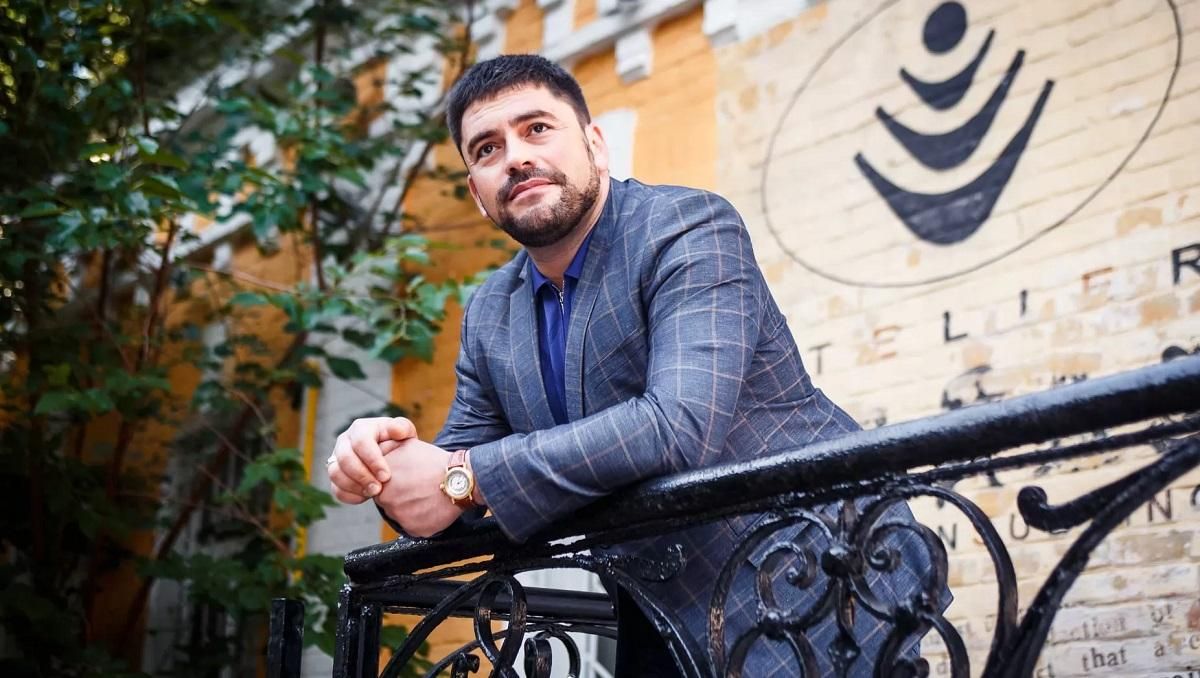 В кабинете председателя Оболонской РГА Фесика задержали "слугу"-коррупционера Трубицина В кабинете председателя Оболонской РГА Фесика задержали "слугу"-коррупционера Трубицина