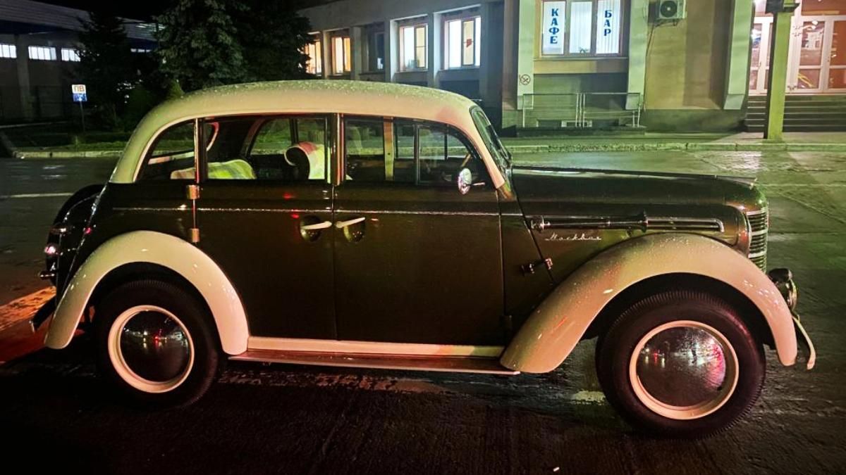 Львівські прикордонники конфіскували ретро-автомобіль, який їхав до Польщі: фото раритету - Новини Львова - Львів Львівські прикордонники конфіскували ретро-автомобіль, який їхав до Польщі: фото раритету - Новини Львова - Львів