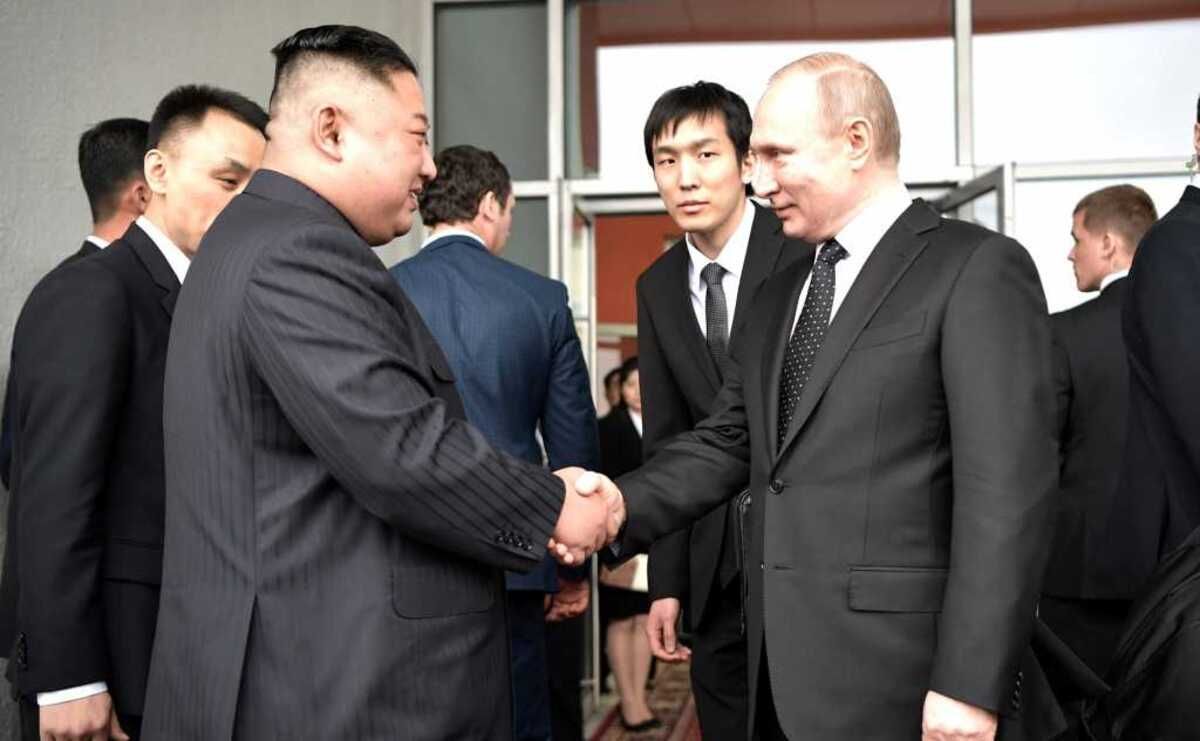 Путін вже переплюнув Кім Чен Ина, – Троїцький про ультиматуми глави Кремля - Новини Росія - 24 Канал