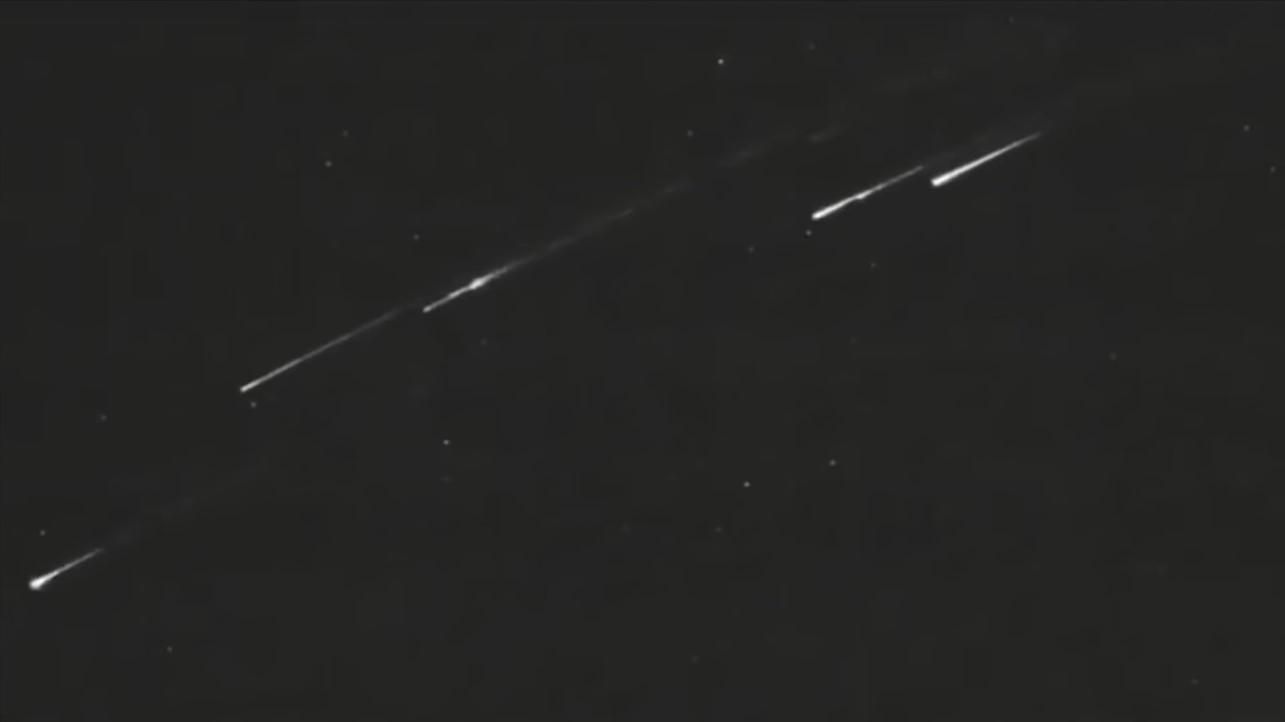 "Вогняна смерть": супутники Starlink, що згоріли в атмосфері Землі, зняли на відео - Новини технологій - Техно