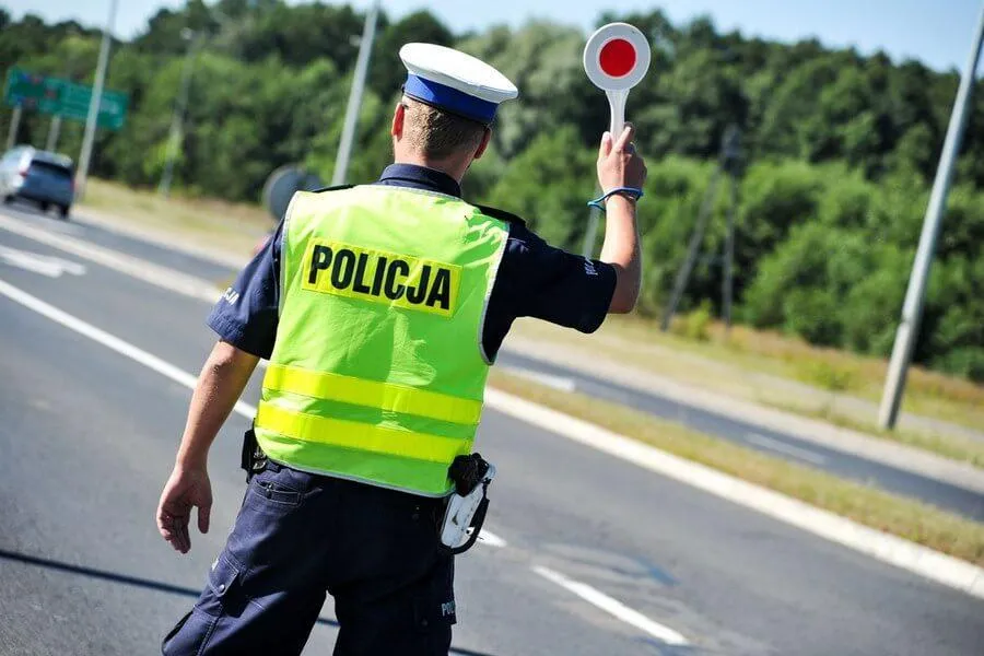 Що робити, коли в Польщі спиняє поліція: нова інструкція для водіїв