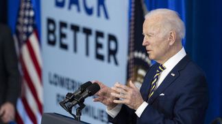 Байден закликав громадян США негайно виїжджати з України Байден закликав громадян США негайно виїжджати з України