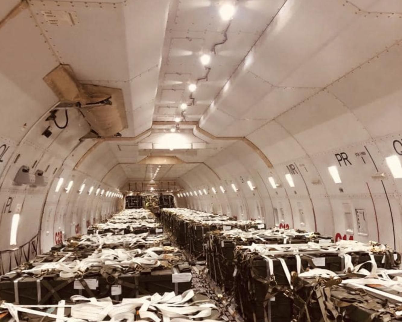 Javelins, гранаты и амуниция: в Украину прилетели еще два самолета с военной помощью Javelins, гранаты и амуниция: в Украину прилетели еще два самолета с военной помощью