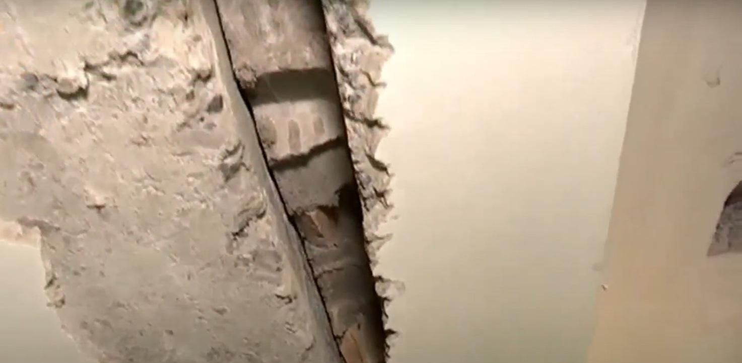 Допомагають відра: на двох станціях метро у Києві протікає стеля - Новини Києва сьогодні - Київ Допомагають відра: на двох станціях метро у Києві протікає стеля - Новини Києва сьогодні - Київ