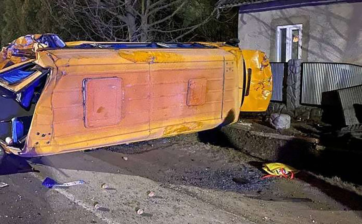 Масштабное ДТП под Черновцами: 9 человек пострадали – у них переломы и ушибы Масштабное ДТП под Черновцами: 9 человек пострадали – у них переломы и ушибы
